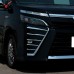 Накладка на противотуманку Toyota Voxy 80, серебристая
