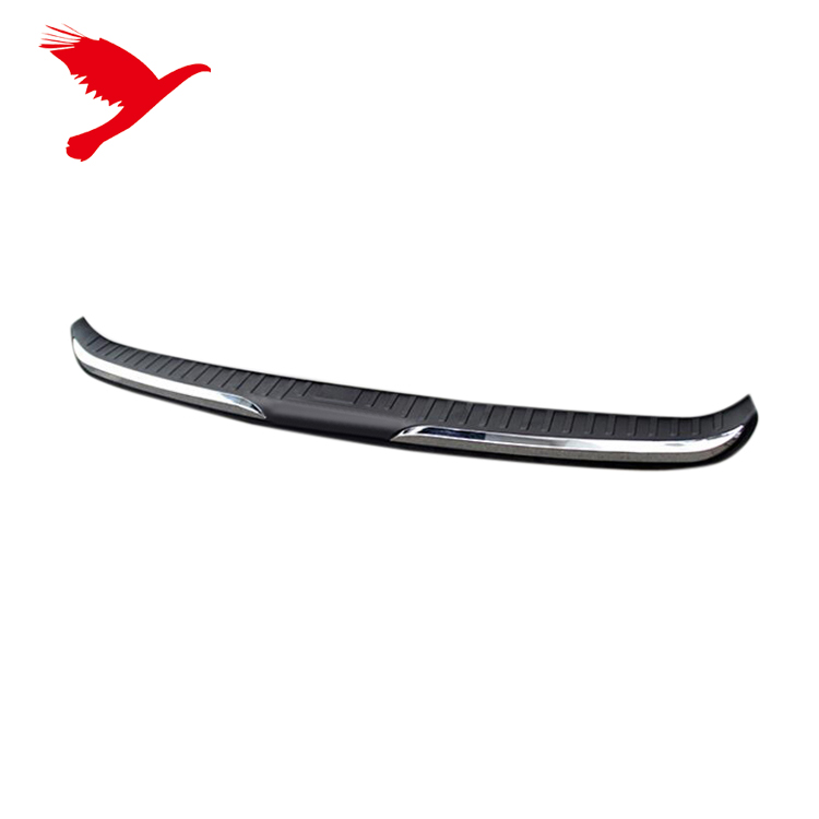 Защитная Накладка на Порог Заднего Бампера для Nissan X-trail и Rogue. Пластик. Цвет - Черный.