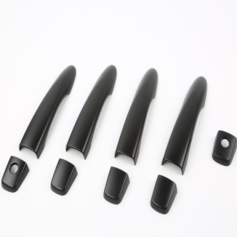 Боковая дверная ручка из углеродного волокна серебристая для Nissan Navara 2021 года
